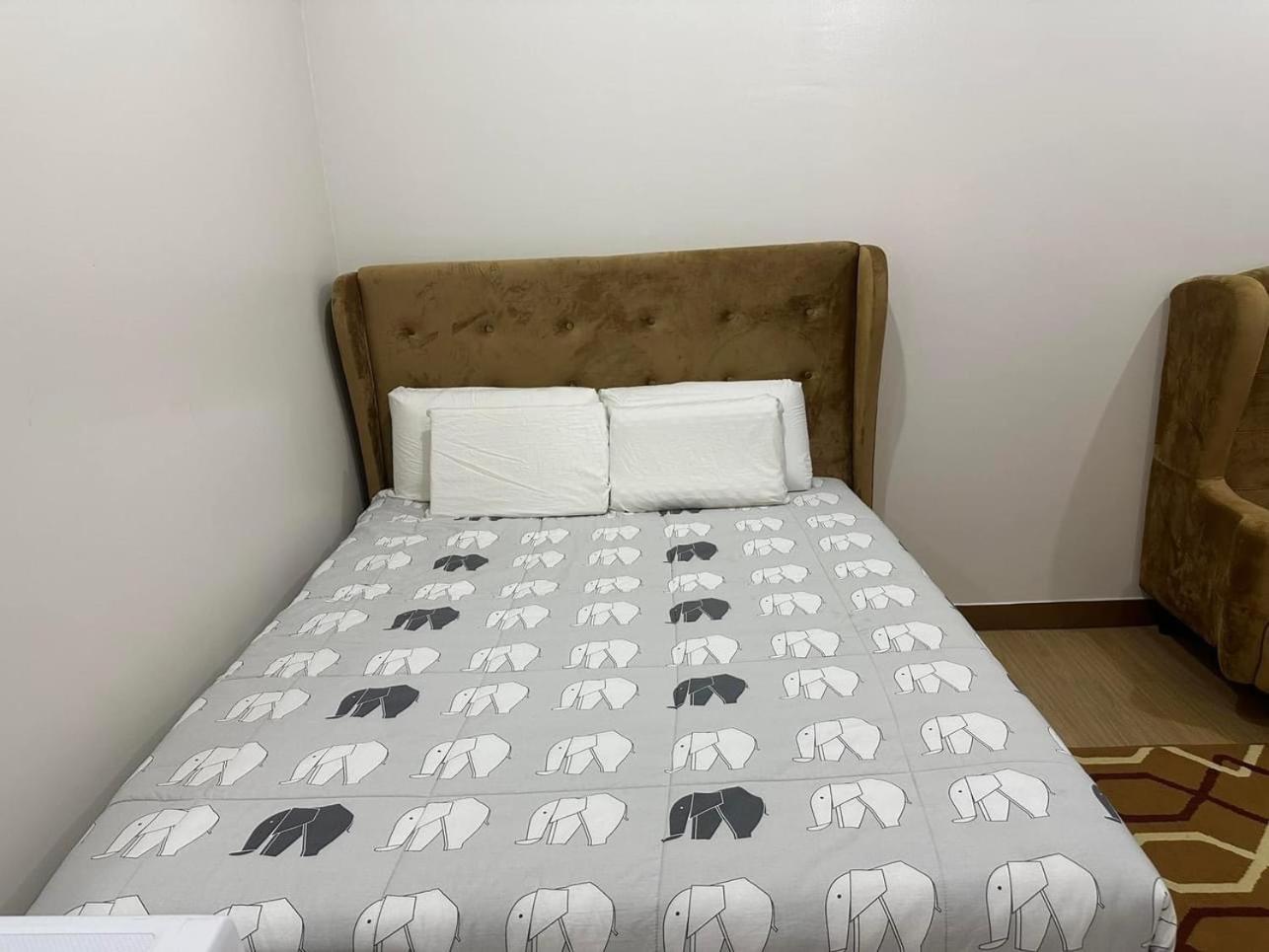 Starlight Suites Trece Martires Экстерьер фото