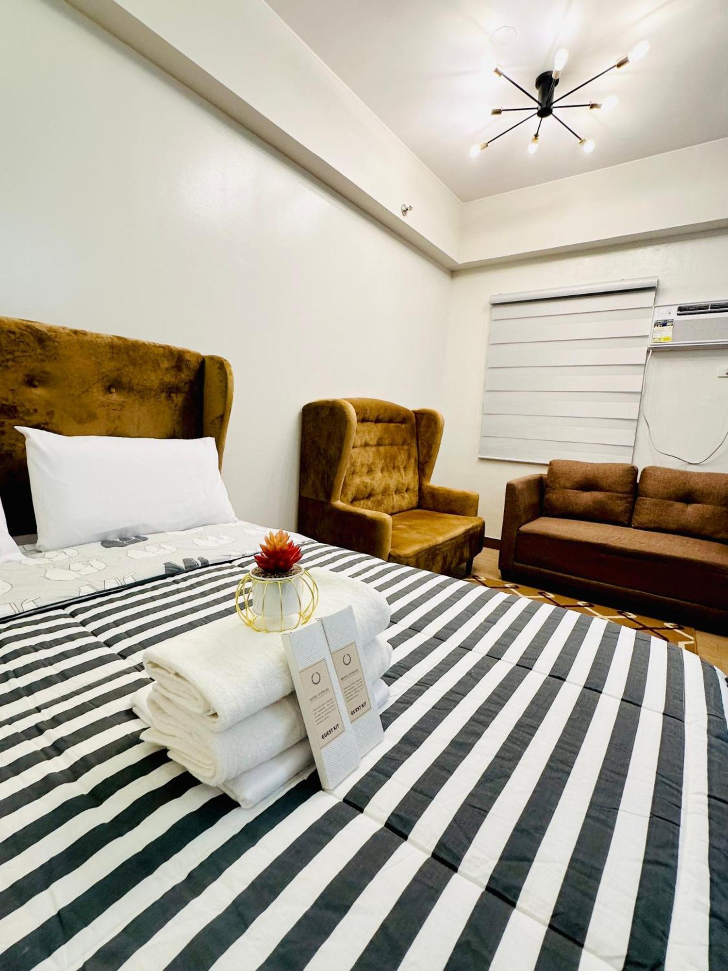 Starlight Suites Trece Martires Экстерьер фото