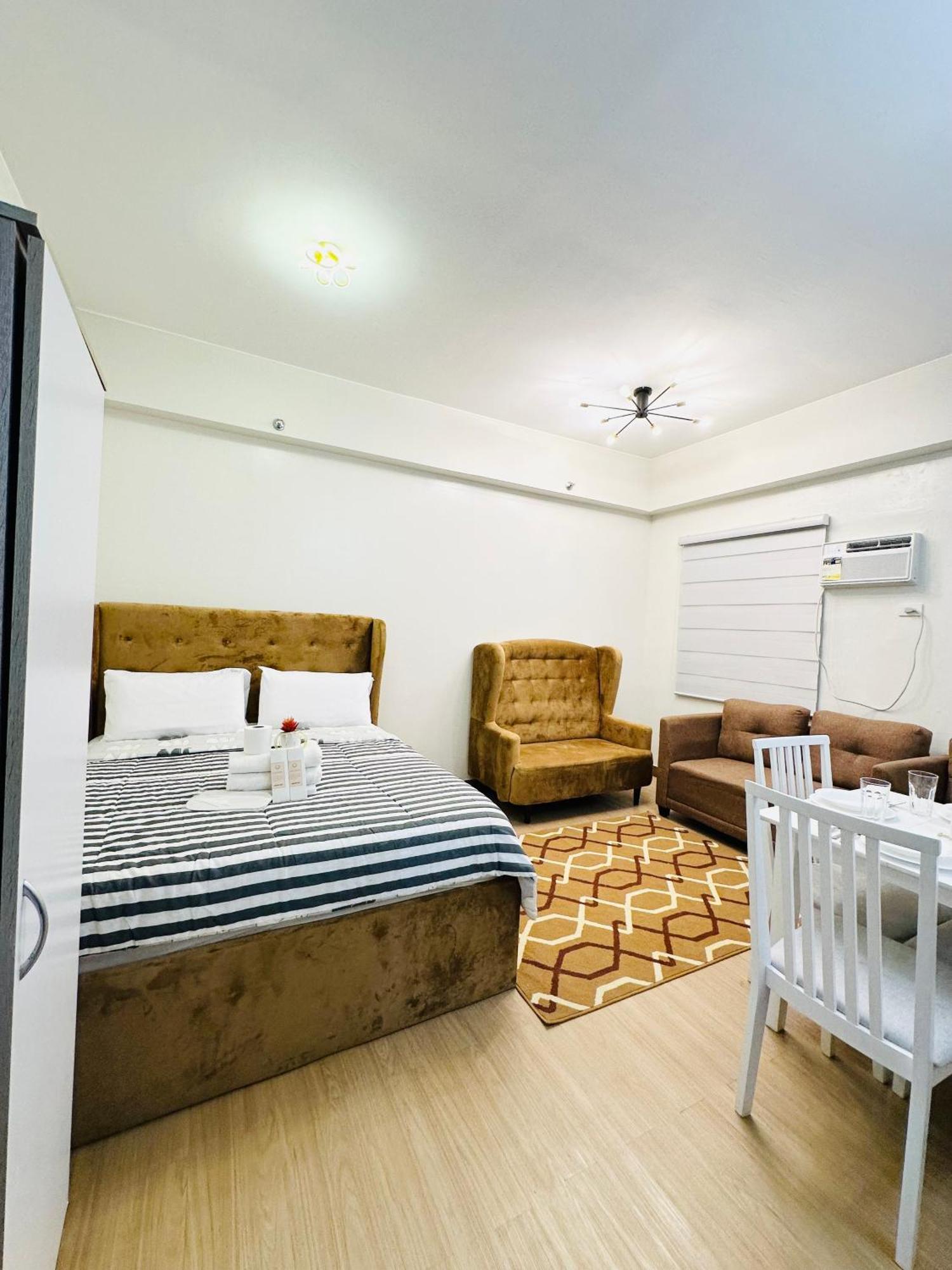 Starlight Suites Trece Martires Экстерьер фото
