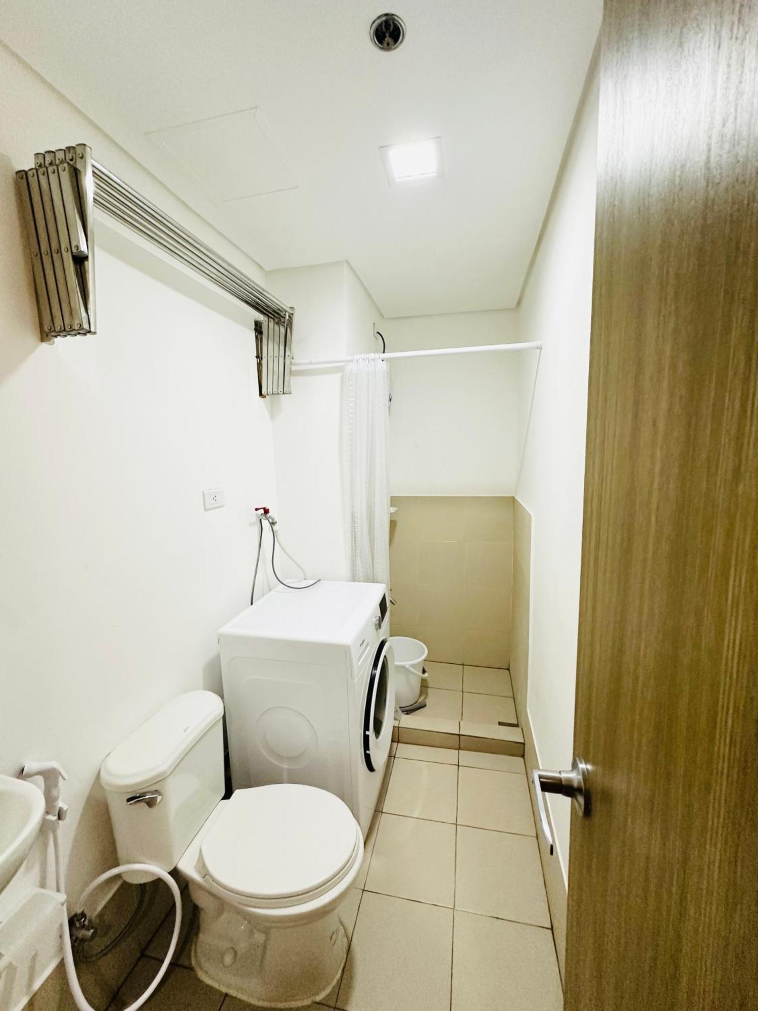 Starlight Suites Trece Martires Экстерьер фото