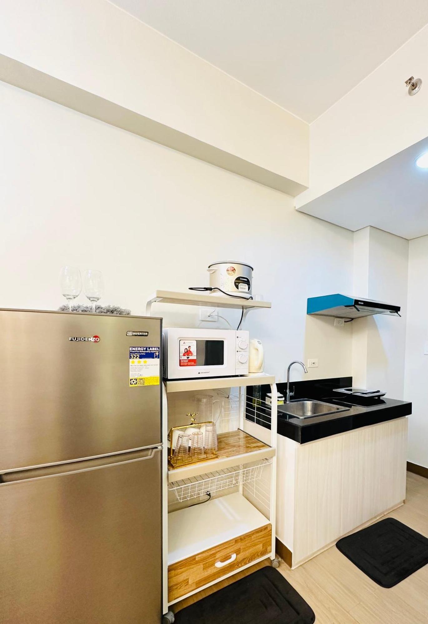 Starlight Suites Trece Martires Экстерьер фото