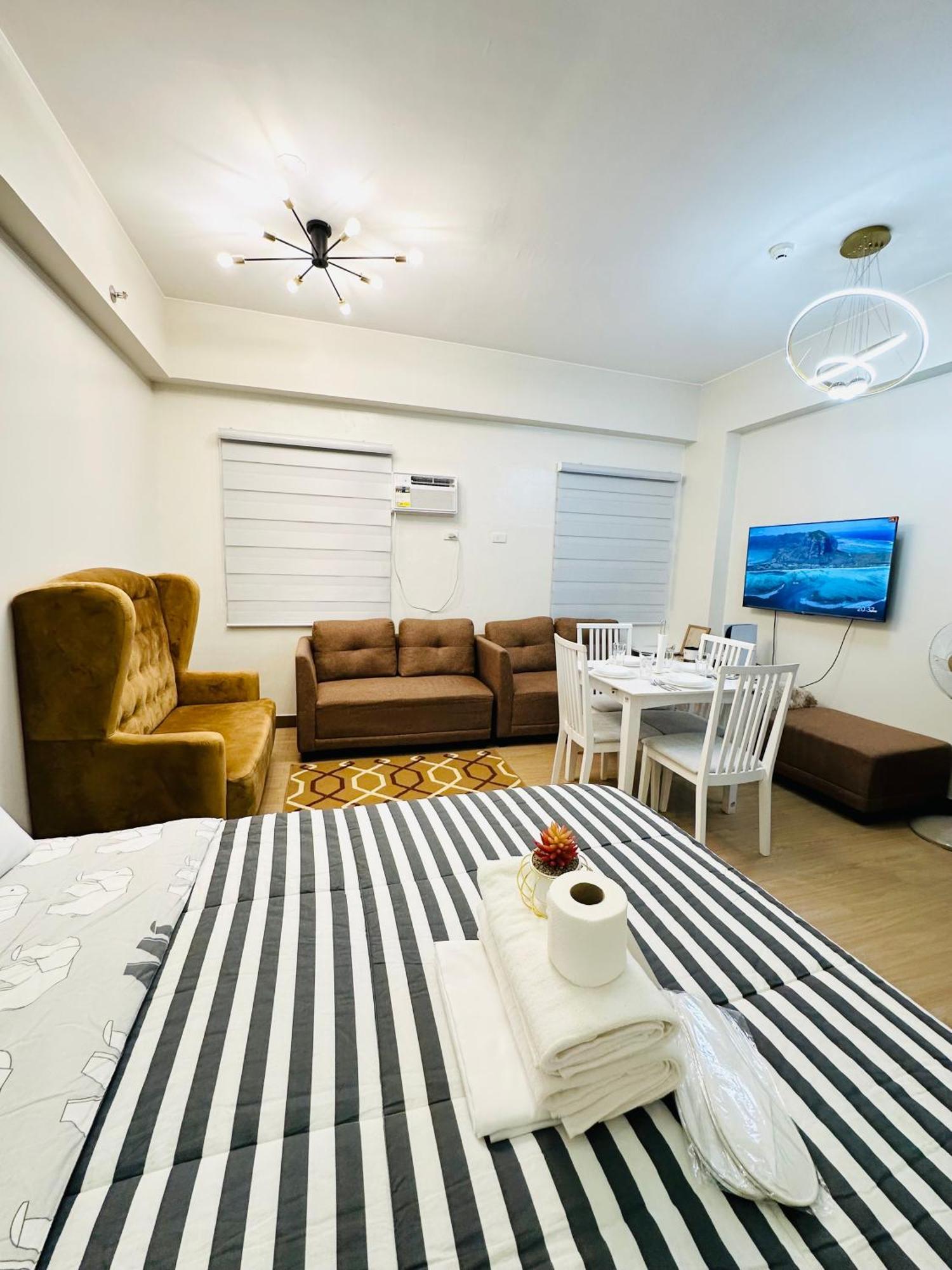 Starlight Suites Trece Martires Экстерьер фото