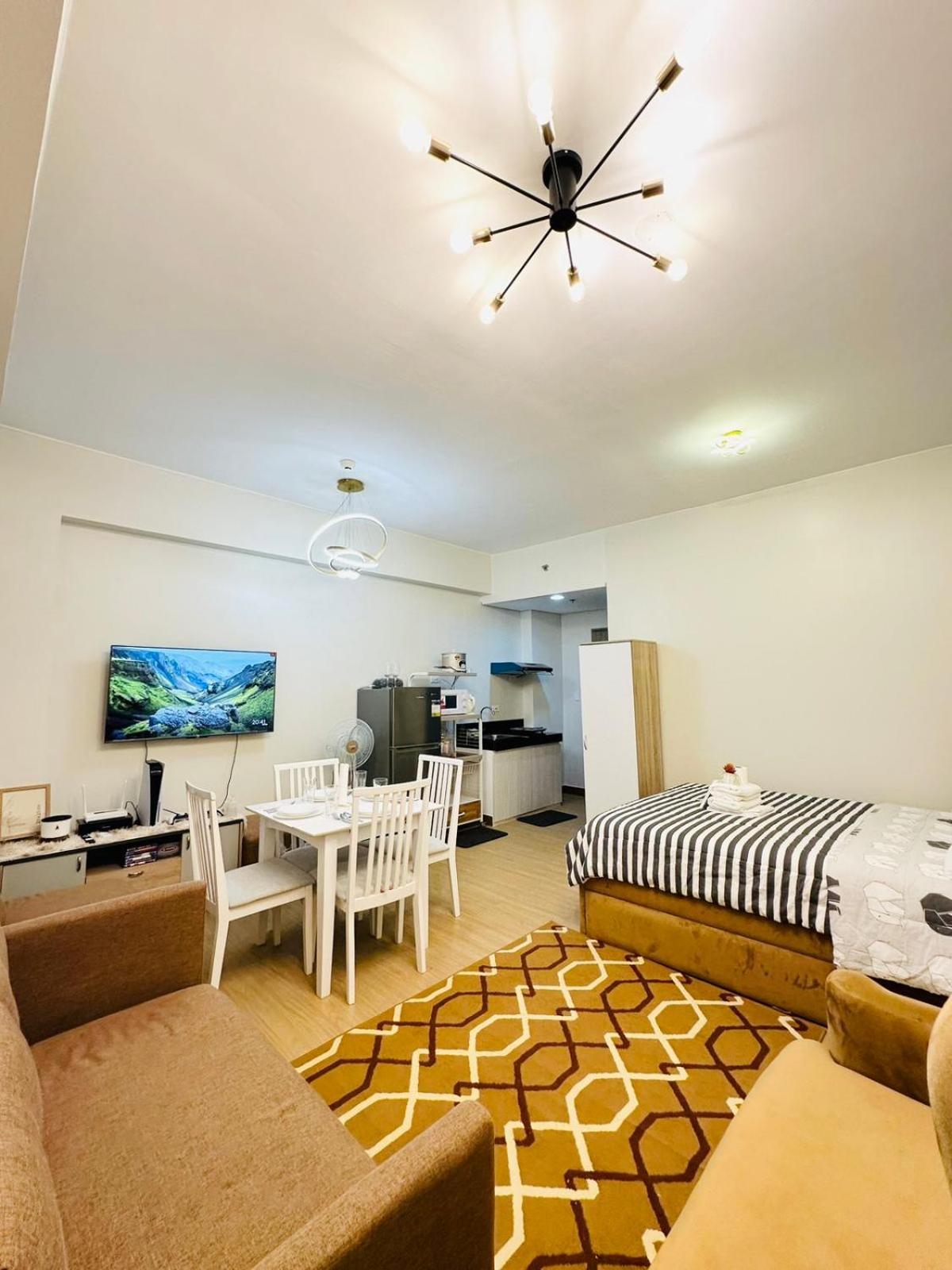 Starlight Suites Trece Martires Экстерьер фото