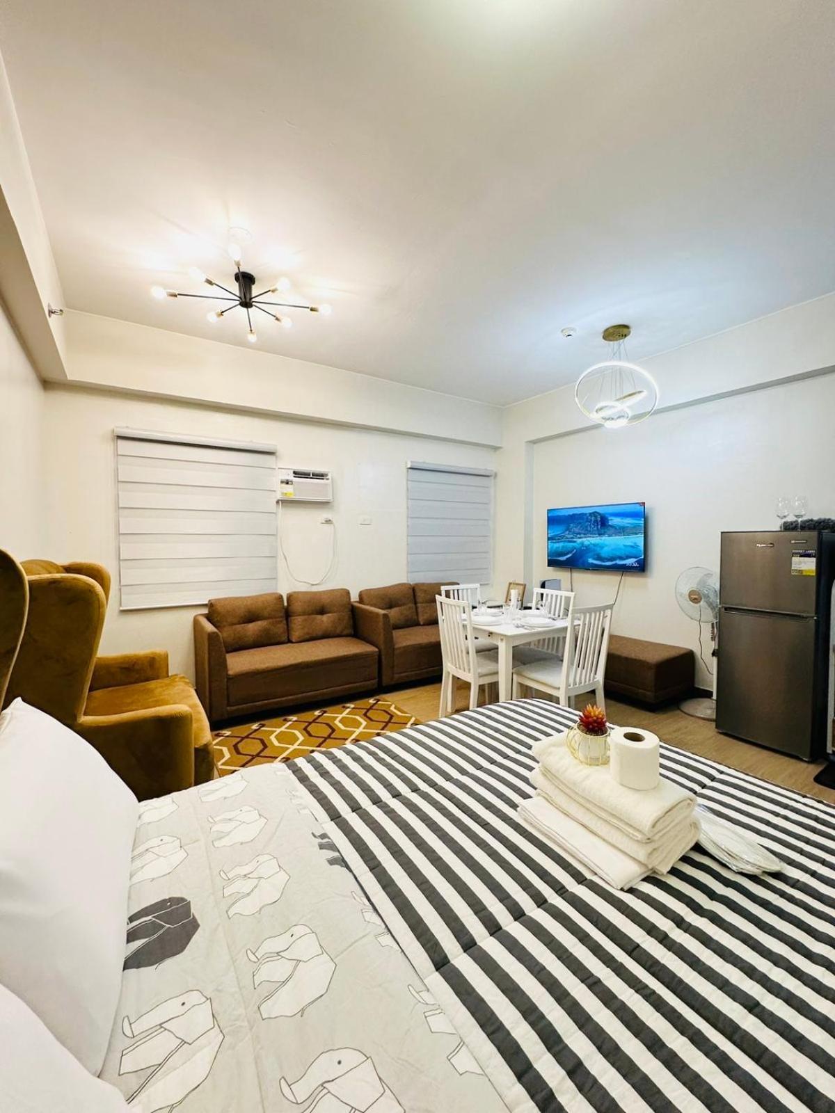Starlight Suites Trece Martires Экстерьер фото